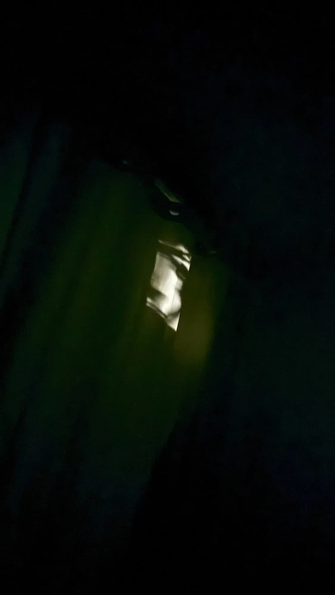 Post Bluesky du 9 juillet 2024 Shadow and play of light on the curtain reminiscent of Michael Jackson's face.