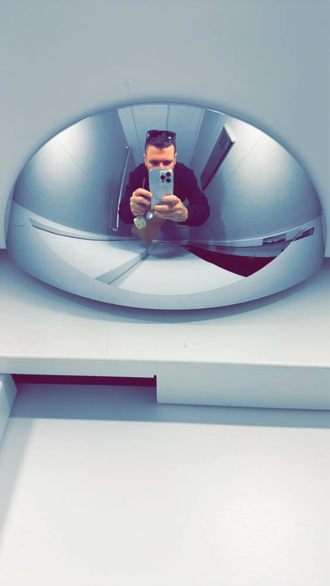 Post Bluesky du 26 septembre 2024 Me. In a mirror.